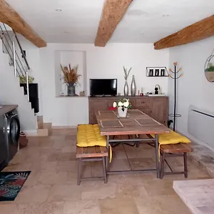 Appartement Maison De Village Entierement Renovee Avec Gout, Sillans-la-Cascade
